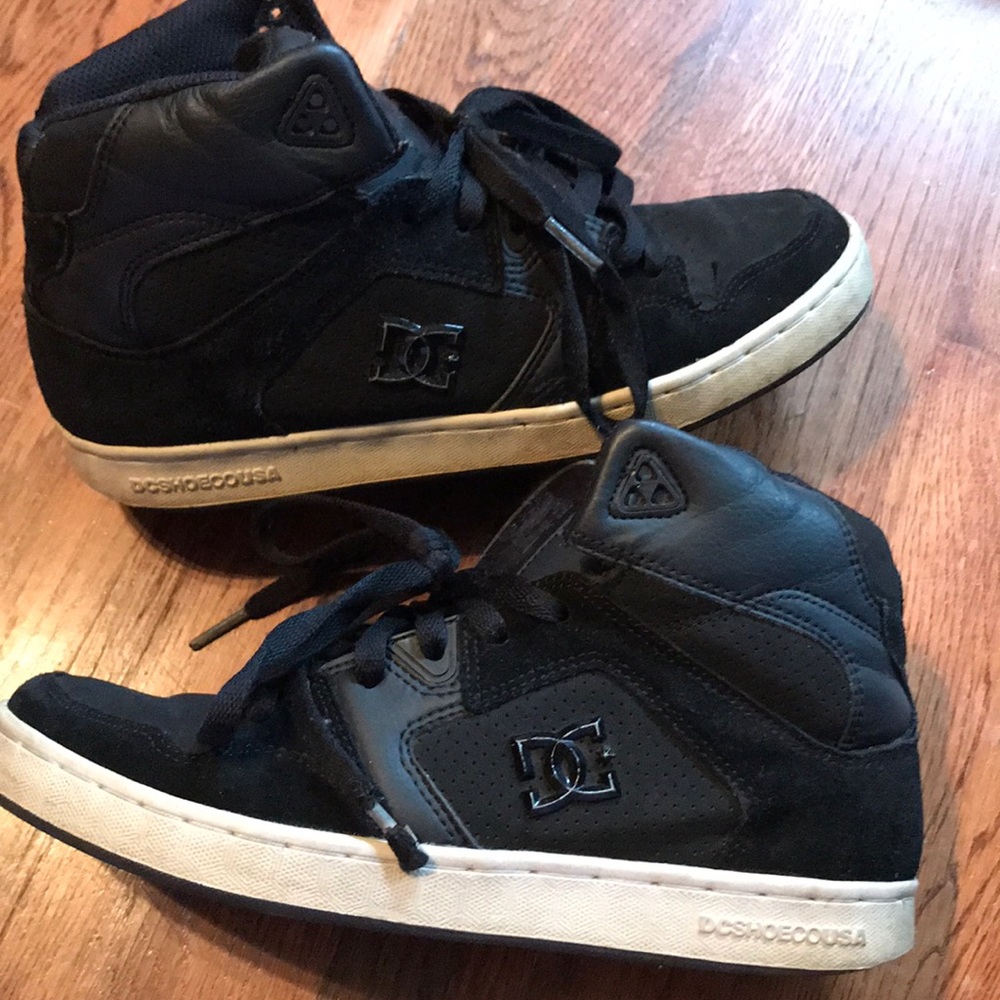 DC skateboard shoe. Normal wear wear and tear